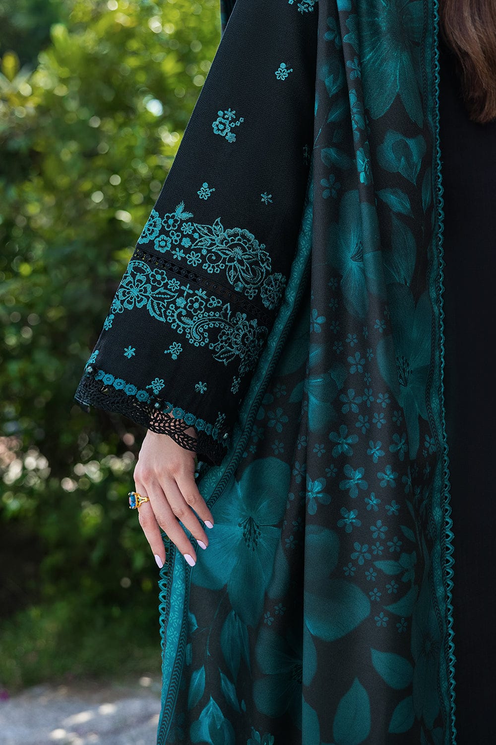 Frasha Embroidered 3PC Lawn Suit – FR 99 - Image 3